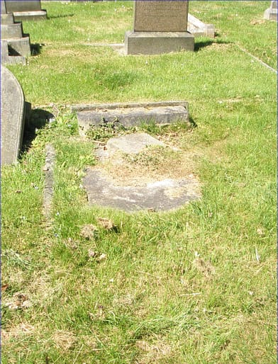 Private John (Jack) Samuel Wright's headstone before restoration