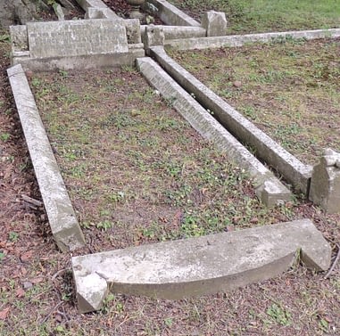 Private Robert William Belton's headstone before restoration