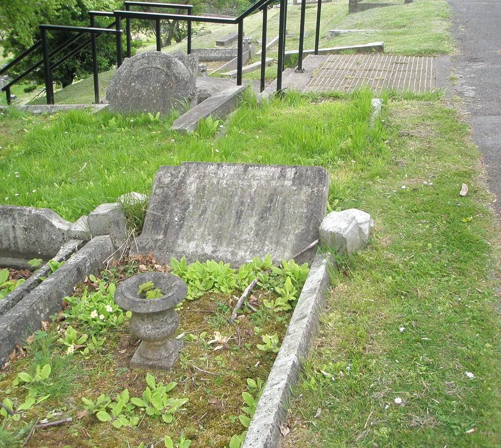 Private Arthur Leaman's headstone before restoration