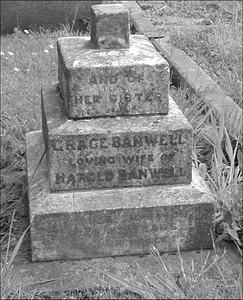 Nurse Grace Broadbery's headstone before restoration