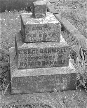 Nurse Grace Broadbery's headstone before restoration